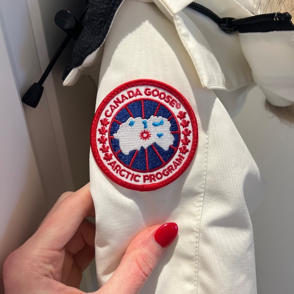 Canada Goose Victoria Parka in White Size Small - Picture 5 of 8